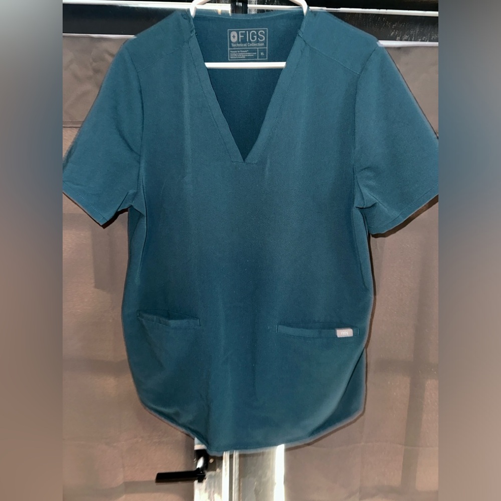 XL Caribbean blue Figs scrub top